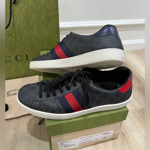 Gucci Ace GG Supreme Sneakers - Picture 7 of 11